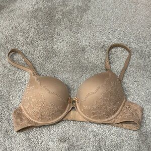New Victorias Secret ‘Body by Victoria’ perfect shape nude underwire lace bra